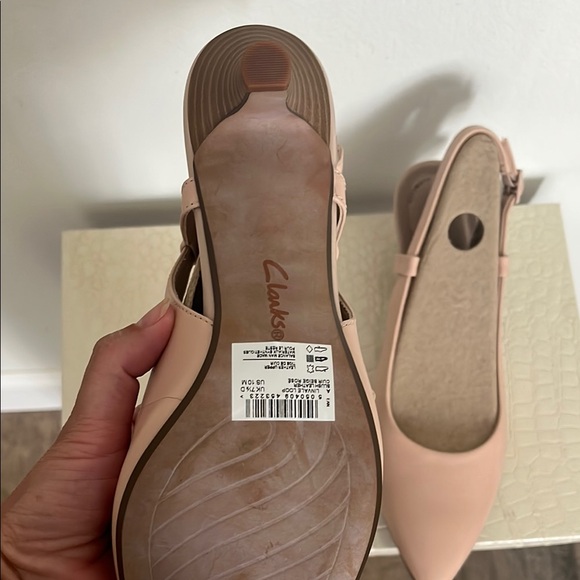 Clarks Women's Nude Slingback Flats ultimate comfort collection size 10 Classic - Picture 2 of 4